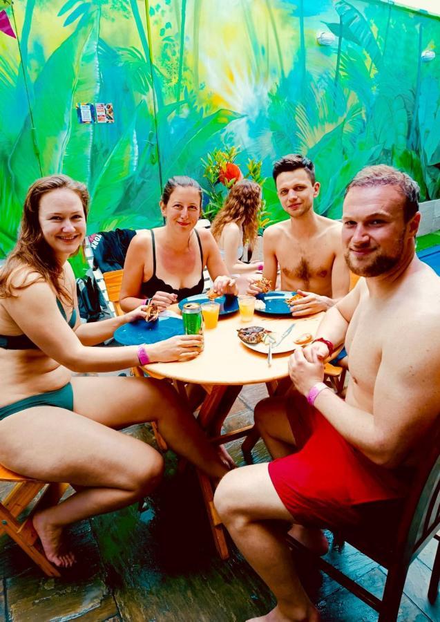 Rainbow Hostel ลิมา ภายนอก รูปภาพ